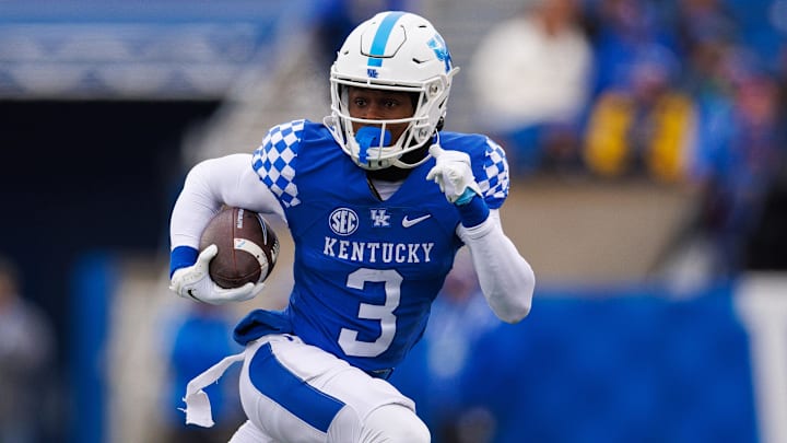  Kentucky Wildcats wide receiver Dekel Crowdus (3) runs the ball during the second quarter against the Vanderbilt Commodores at Kroger Field. 