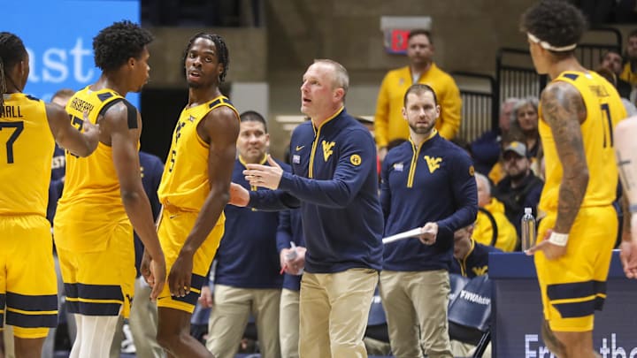 Jan 29, 2025; Morgantown, West Virginia, USA; West Virginia Mountaineers head coach Darian DeVries talks to his players during the first half against the Houston Cougars at WVU Coliseum. Mandatory Credit: Ben Queen-Imagn Images Jan 29, 2025; Morgantown, West Virginia, USA; West Virginia Mountaineers head coach Darian DeVries talks to his players during the first half against the Houston Cougars at WVU Coliseum. Mandatory Credit: Ben Queen-Imagn Images