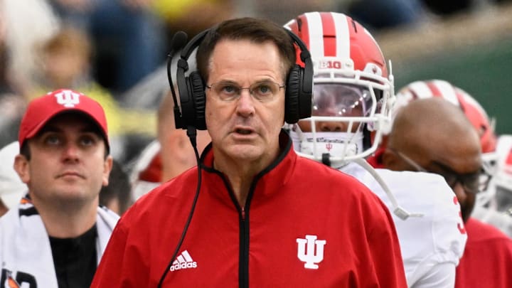 Indiana Hoosiers head coach Curt Cignetti walks the sideline against the Oregon Ducks at Autzen Stadium. Indiana Hoosiers head coach Curt Cignetti walks the sideline against the Oregon Ducks at Autzen Stadium.