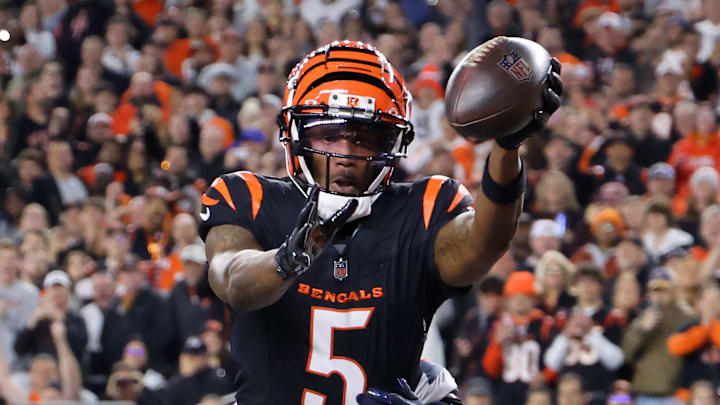 Cincinnati Bengals receiver Tee Higgins catches a touchdown pass.