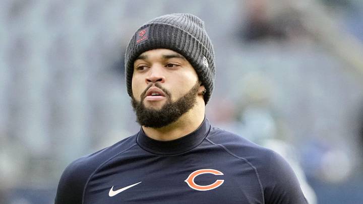 Chicago Bears quarterback Caleb Williams (18) warms up Chicago Bears quarterback Caleb Williams (18) warms up