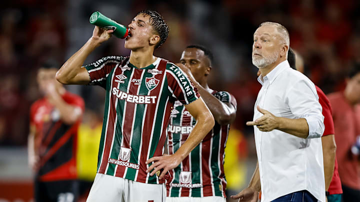 Fluminense optou por renovar com Mano Menezes