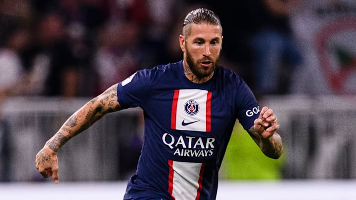 El español Sergio Ramos se mantiene entre los mejores cinco defensores del videojuego FIFA 23.