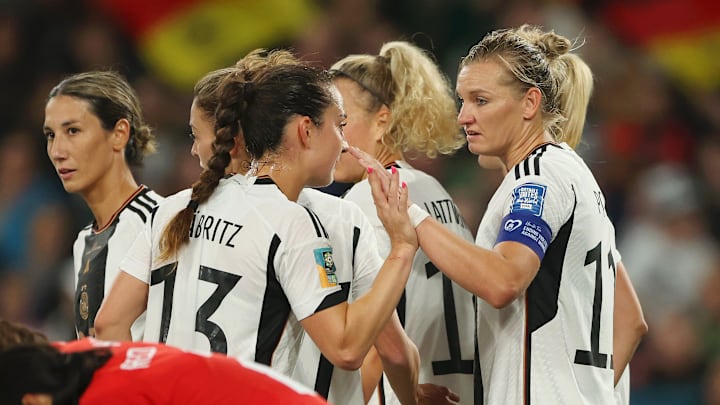 Les Allemandes remportent leur premier match du Mondial. Les Allemandes remportent leur premier match du Mondial.