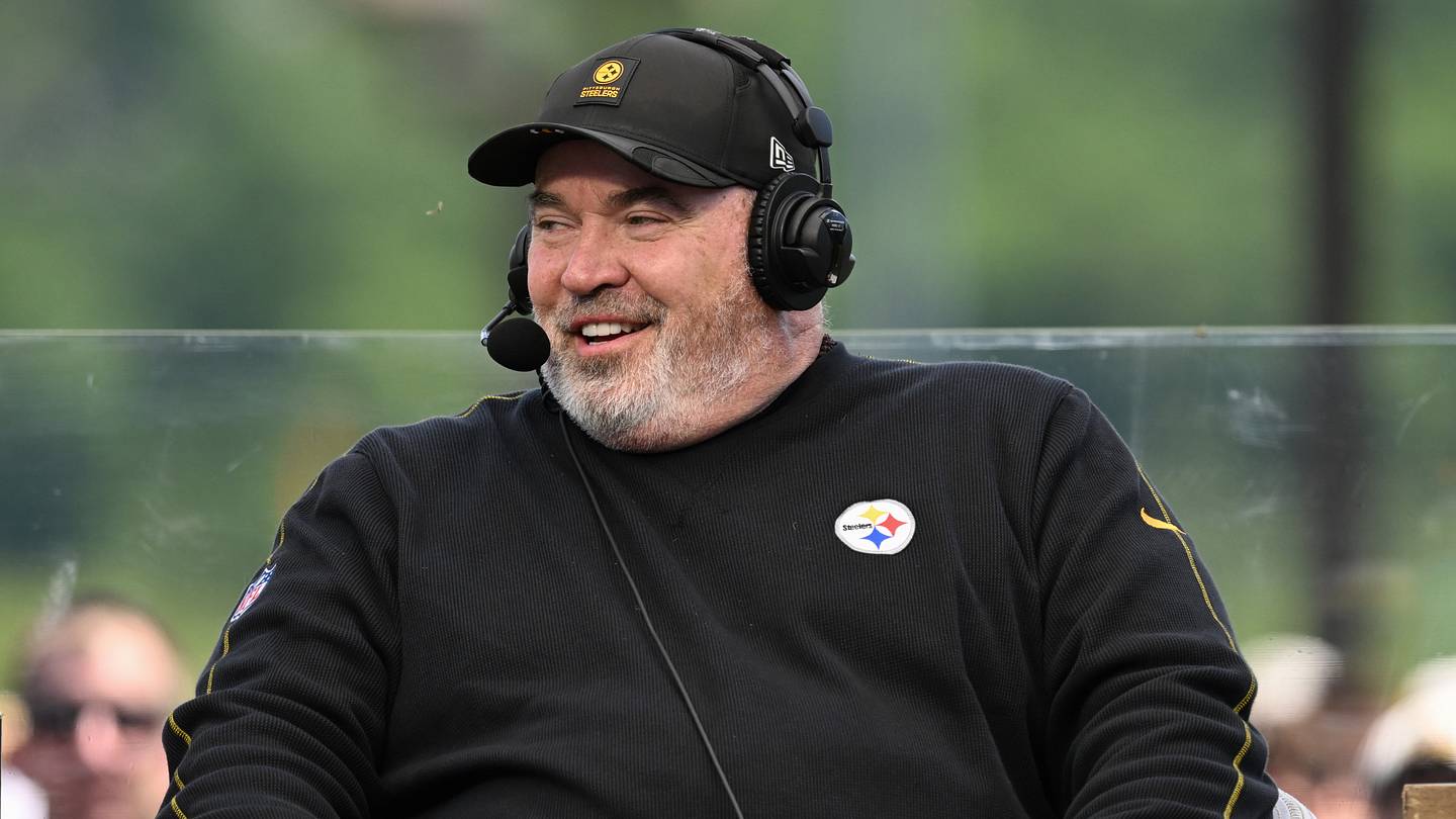 Fan dei Steelers osservano il nuovo approccio di Mike McCarthy durante il training camp