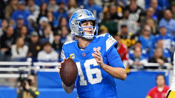 Detroit Lions quarterback Jared Goff (16) drops back to make a pass during the third quarter against the Steelers Detroit Lions quarterback Jared Goff (16) drops back to make a pass during the third quarter against the Steelers