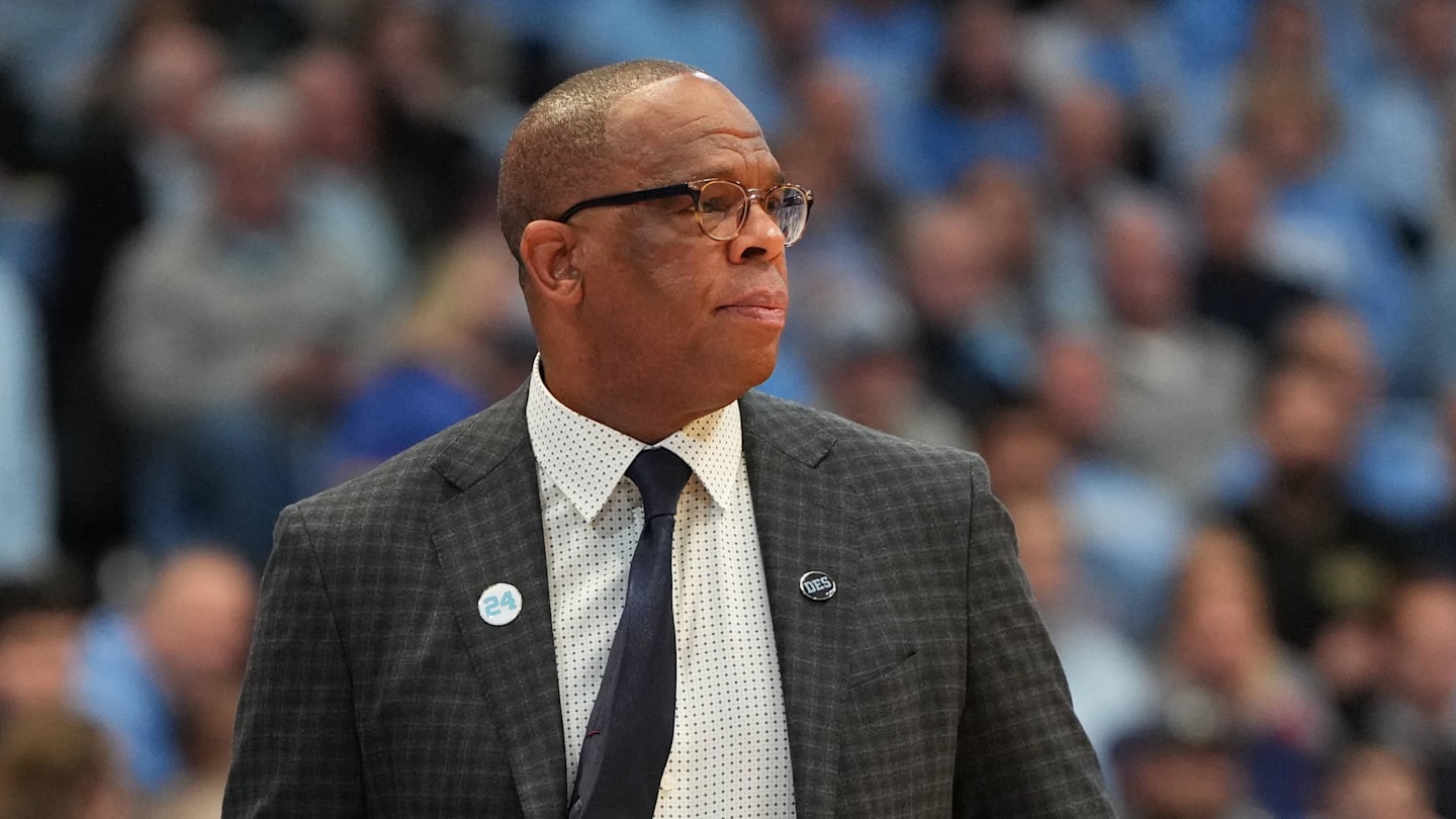 UNC's Wilson Defends Critics of Coach Davis