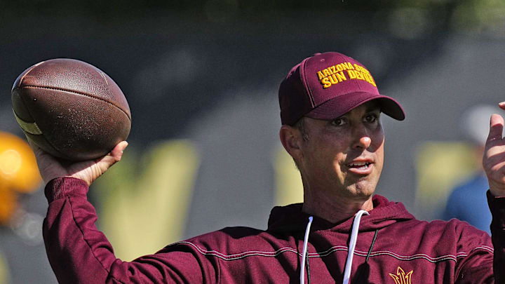 ASU assistant coach Jason Mohns throws footballs to tight ends during spring practice at Kajikawa practice fields in Tempe on April 4, 2023.
Football Asu Fb ASU assistant coach Jason Mohns throws footballs to tight ends during spring practice at Kajikawa practice fields in Tempe on April 4, 2023.
Football Asu Fb