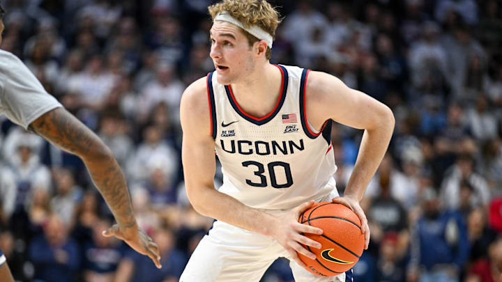 Nov 19, 2024; Storrs, Connecticut, USA; Connecticut Huskies forward Liam McNeeley (30) looks to pass the ball against Texas A&M Commerce during the second half at Harry A. Gampel Pavilion. Mandatory Credit: Mark Smith-Imagn Images Nov 19, 2024; Storrs, Connecticut, USA; Connecticut Huskies forward Liam McNeeley (30) looks to pass the ball against Texas A&M Commerce during the second half at Harry A. Gampel Pavilion. Mandatory Credit: Mark Smith-Imagn Images