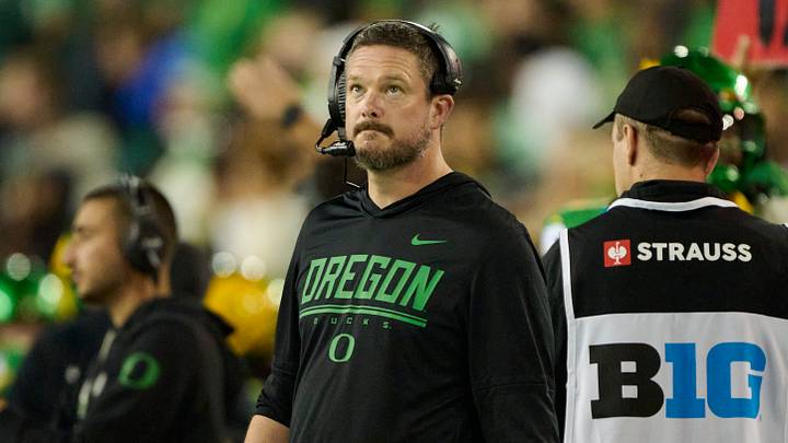Sep 18, 2026; Eugene, Oregon, USA; Oregon Ducks head coach Dan Lanning looks up at the clock during the first half in a game against the Portland State Vikings at Autzen Stadium. Mandatory Credit: Troy Wayrynen-Imagn Images Sep 18, 2026; Eugene, Oregon, USA; Oregon Ducks head coach Dan Lanning looks up at the clock during the first half in a game against the Portland State Vikings at Autzen Stadium. Mandatory Credit: Troy Wayrynen-Imagn Images