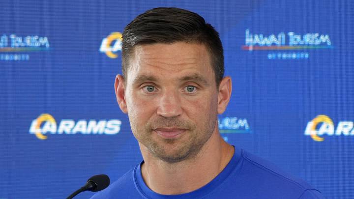Los Angeles Rams defensive coordinator Chris Shula. Los Angeles Rams defensive coordinator Chris Shula.
