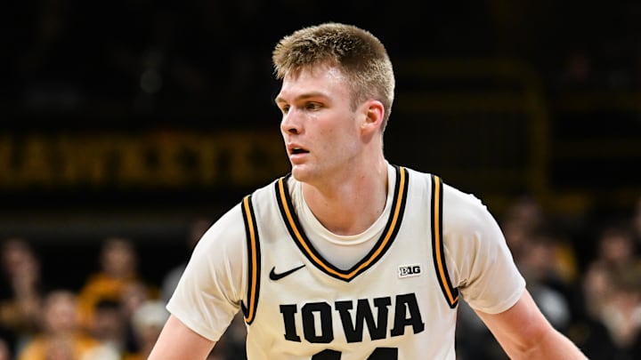 Jan 28, 2026; Iowa City, Iowa, USA; Iowa Hawkeyes guard Bennett Stirtz (14) controls the ball against the Southern California Trojans during the second half at Carver-Hawkeye Arena. Mandatory Credit: Jeffrey Becker-Imagn Images Jan 28, 2026; Iowa City, Iowa, USA; Iowa Hawkeyes guard Bennett Stirtz (14) controls the ball against the Southern California Trojans during the second half at Carver-Hawkeye Arena. Mandatory Credit: Jeffrey Becker-Imagn Images