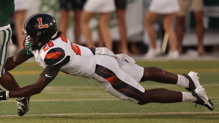Lakeland defensive back Christopher Cresser (26) and his teammates did a great job containing North Carolina-bound speedster Jaden Jefferson (15) all night in De La Salle's 10-6 home win over Aug. 29, 2025.