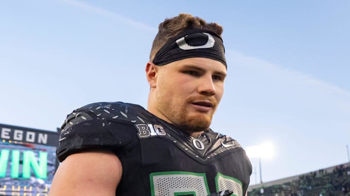 Oregon inside linebacker Bryce Boettcher