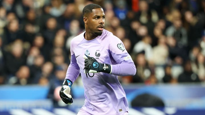 Mike Maignan est le nouveau numéro 1 au poste de gardien en Équipe de France