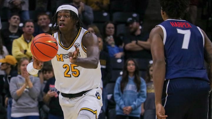 Nov. 8, 2024; Columbia, Missouri, USA; Missouri guard Mark Mitchell (25) catches a pass in the game against the Howard Bison.