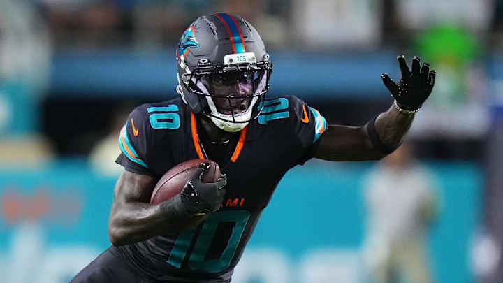 Sep 29, 2025; Miami Gardens, Florida, USA; Miami Dolphins wide receiver Tyreek Hill (10) makes a catch against the New York Jets during the first half at Hard Rock Stadium. Mandatory Credit: Rich Storry-Imagn Images