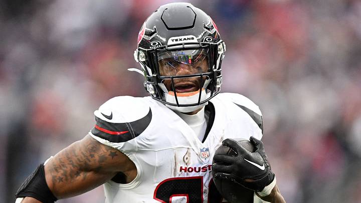 Houston Texans running back Joe Mixon runs for a touchdown against the New England Patriots. Houston Texans running back Joe Mixon runs for a touchdown against the New England Patriots.