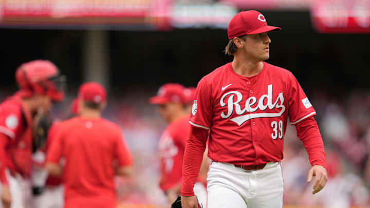The Philadelphia Phillies signed Lucas Sims to a minor league contract on Tuesday.