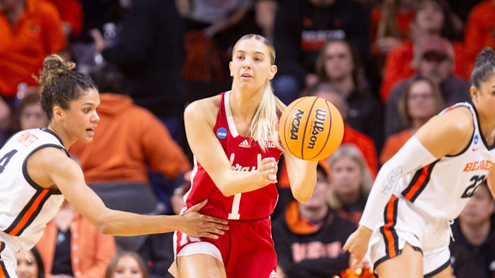 Nebraska guard Jaz Shelley passes the ball during the first half against Oregon State. Nebraska guard Jaz Shelley passes the ball during the first half against Oregon State.