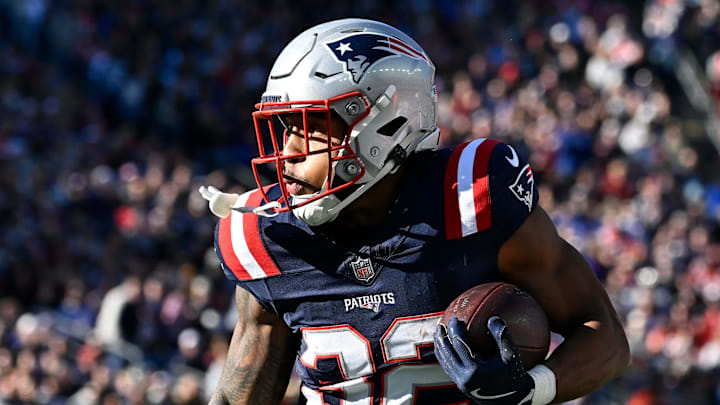 Nov 2, 2025; Foxborough, Massachusetts, USA; New England Patriots running back TreVeyon Henderson (32) runs the ball during the first half against the Atlanta Falcons at Gillette Stadium. Mandatory Credit: Eric Canha-Imagn Images Nov 2, 2025; Foxborough, Massachusetts, USA; New England Patriots running back TreVeyon Henderson (32) runs the ball during the first half against the Atlanta Falcons at Gillette Stadium. Mandatory Credit: Eric Canha-Imagn Images