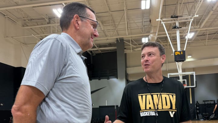 Perdue chats with Vanderbilt head coach Mark Byington at a practice.
