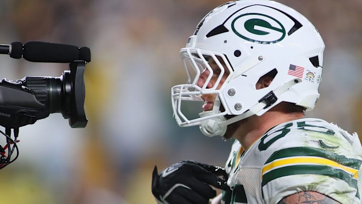 Green Bay Packers tight end Tucker Kraft (85) talks to the camera after scoring a touchdown against the Pittsburgh Steelers.