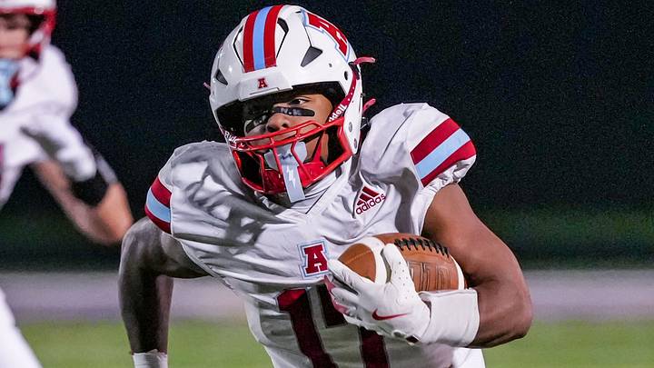 Arrowhead senior running back Jebari Craig Jr. (17) races downfield versus Oconomowoc in a Classic 8 Conference showdown of state-ranked teams on Sept. 25, 2026. Arrowhead senior running back Jebari Craig Jr. (17) races downfield versus Oconomowoc in a Classic 8 Conference showdown of state-ranked teams on Sept. 25, 2026.