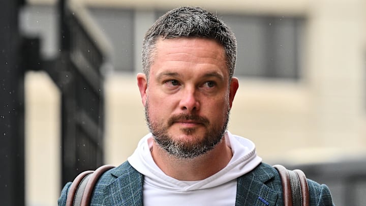Nov 8, 2025; Iowa City, Iowa, USA; Oregon Ducks head coach Dan Lanning enters Kinnick Stadium before the game against the Iowa Hawkeyes. Mandatory Credit: Jeffrey Becker-Imagn Images Nov 8, 2025; Iowa City, Iowa, USA; Oregon Ducks head coach Dan Lanning enters Kinnick Stadium before the game against the Iowa Hawkeyes. Mandatory Credit: Jeffrey Becker-Imagn Images