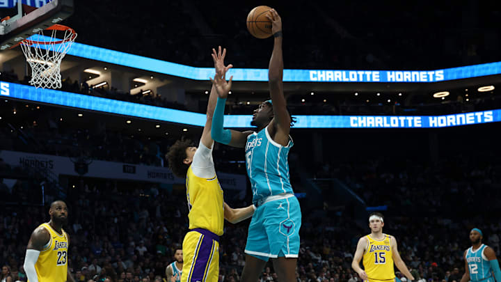 Los Angeles Lakers adquirieron a Mark Williams, desde los Charlotte Hornets, para hacerlo el heredero en la pintura de Anthony Davis