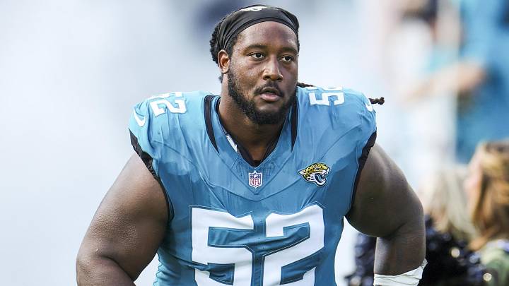 Nov 16, 2025; Jacksonville, Florida, USA; Jacksonville Jaguars defensive tackle DaVon Hamilton (52) participates in pregame player introductions against the Los Angeles Chargers at EverBank Stadium. Mandatory Credit: Nathan Ray Seebeck-Imagn Images Nov 16, 2025; Jacksonville, Florida, USA; Jacksonville Jaguars defensive tackle DaVon Hamilton (52) participates in pregame player introductions against the Los Angeles Chargers at EverBank Stadium. Mandatory Credit: Nathan Ray Seebeck-Imagn Images
