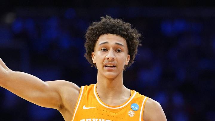 Tennessee Volunteers forward Nate Ament (10) Tennessee Volunteers forward Nate Ament (10)