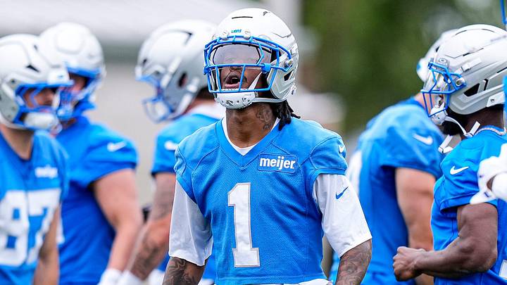 Detroit Lions wide receiver Jameson Williams (1), center, practices during mini camp at team's Performance Center Detroit Lions wide receiver Jameson Williams (1), center, practices during mini camp at team's Performance Center