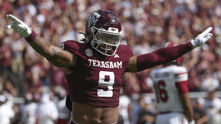 Texas A&M Aggies defensive end Cashius Howell 