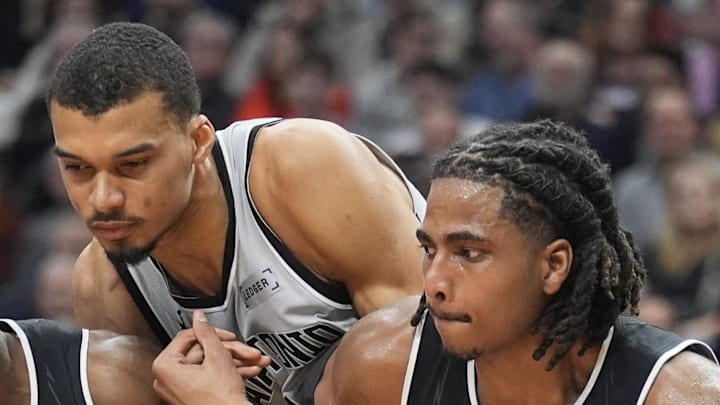 Toronto Raptors forward Collin Murray-Boyles blocks out San Antonio Spurs center Victor Wembanyama.