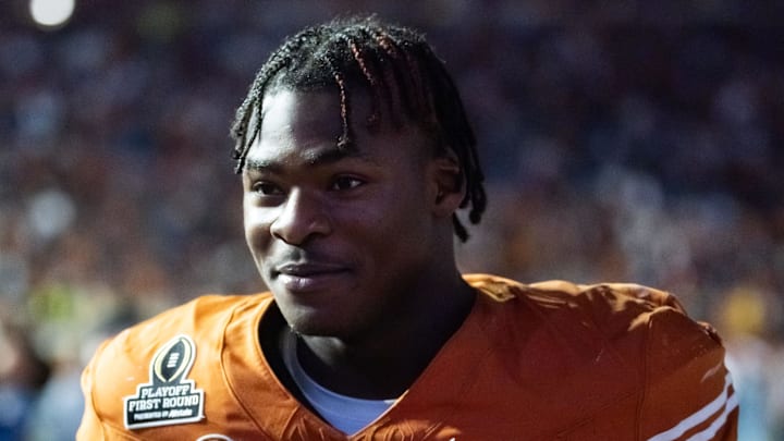 Texas Longhorns edge rusher Colin Simmons