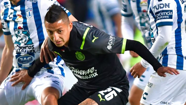 Roberto Alvarado se convirtió en refuerzo de Chivas.