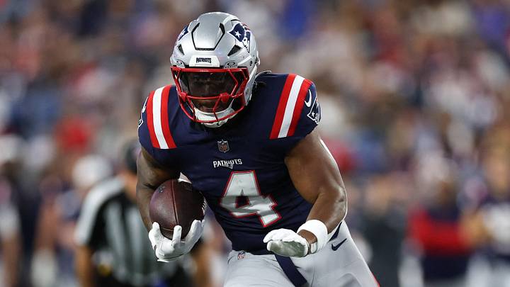 Aug 8, 2025; Foxborough, Massachusetts, USA; New England Patriots running back Antonio Gibson (4) runs the ball during the first half against the Washington Commanders at Gillette Stadium. Mandatory Credit: Paul Rutherford-Imagn Images Aug 8, 2025; Foxborough, Massachusetts, USA; New England Patriots running back Antonio Gibson (4) runs the ball during the first half against the Washington Commanders at Gillette Stadium. Mandatory Credit: Paul Rutherford-Imagn Images