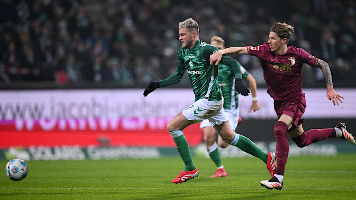 Marvin Ducksch im Duell mit Kristijan Jakic Marvin Ducksch im Duell mit Kristijan Jakic