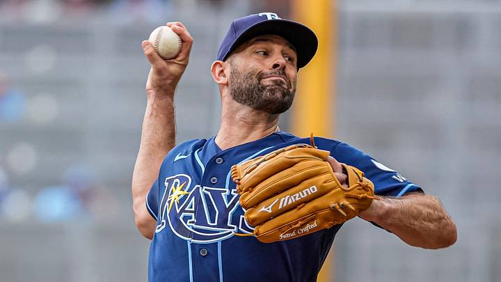 Tampa Bay Rays pitcher Nick Martinez (28) pitches Tampa Bay Rays pitcher Nick Martinez (28) pitches