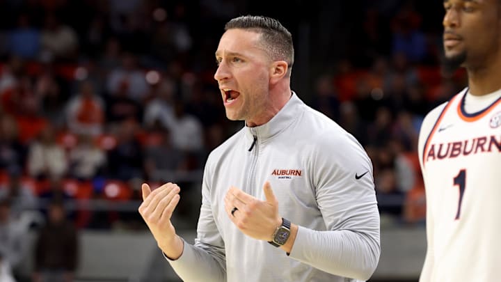 Steven Pearl apologized to Auburn fans after the Tigers' loss to Ole Miss on Saturday.