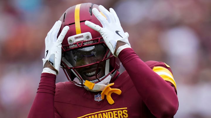 Washington Commanders cornerback Trey Amos