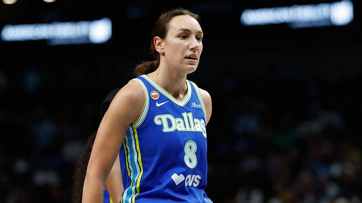 Dallas Wings forward Alanna Smith