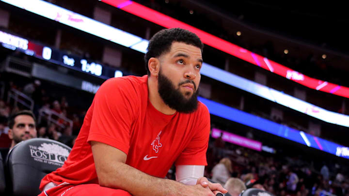 Dec 26, 2023; Houston, Texas, USA; Houston Rockets guard Fred VanVleet (5) sits on the bench prior to the game against the Indiana Pacers at Toyota Center. Mandatory Credit: Erik Williams-Imagn Images
Dec 26, 2023; Houston, Texas, USA; Houston Rockets guard Fred VanVleet (5) sits on the bench prior to the game against the Indiana Pacers at Toyota Center. Mandatory Credit: Erik Williams-Imagn Images