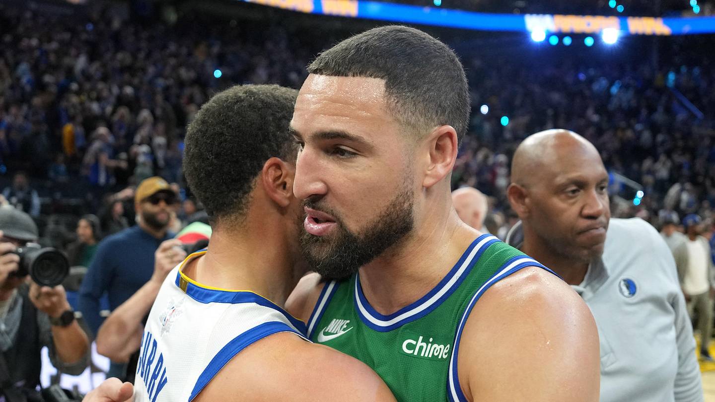Stephen Curry can only smile at Klay Thompson’s Heat decision