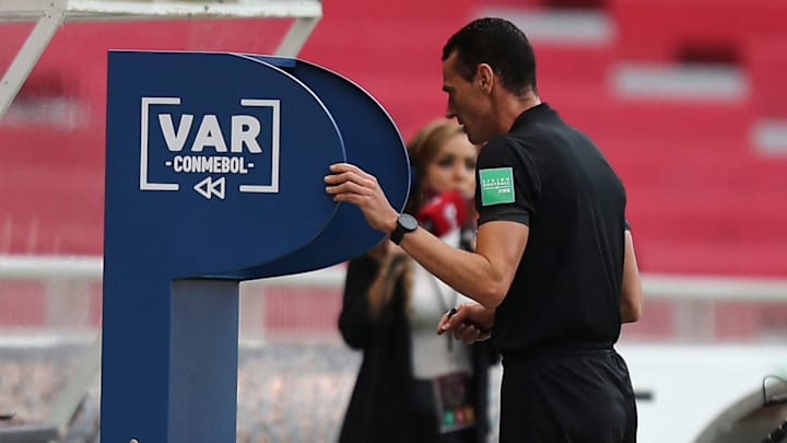 El VAR ha despertado muchas críticas entre figuras del fútbol internacional 