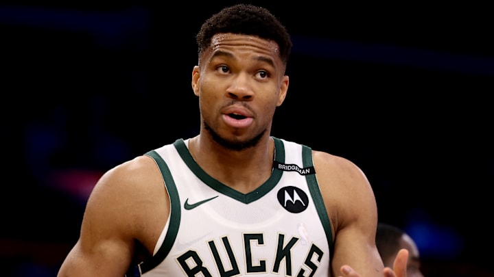 Milwaukee Bucks v Los Angeles Lakers