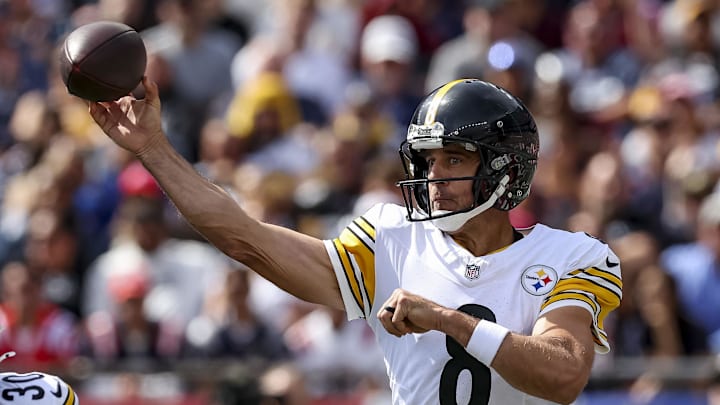 Steelers quarterback Aaron Rodgers passed Brett Favre on the all-time touchdowns thrown list.