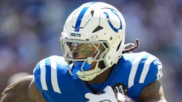 Indianapolis Colts tight end Mo Alie-Cox (81) rushes up the field Sunday, Sept. 7, 2025, during the game at Lucas Oil Stadium in Indianapolis. The Indianapolis Colts defeated the Miami Dolphins, 33-8.