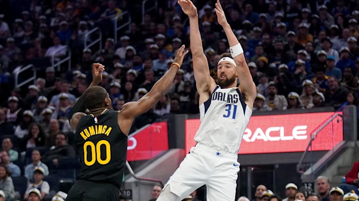 Nov 12, 2024; San Francisco, California, USA; Dallas Mavericks guard Klay Thompson (31) shoots over Golden State Warriors forward Jonathan Kuminga (00) in the second quarter at the Chase Center. Mandatory Credit: Cary Edmondson-Imagn Images